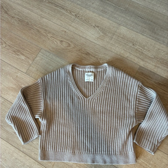 Abercrombie & Fitch Sweaters - Abercrombie & Fitch V-Neck Ribbed Boxy Crop Sweater in Taupe Womens Medium